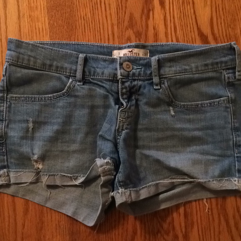 hollister light wash jean shorts